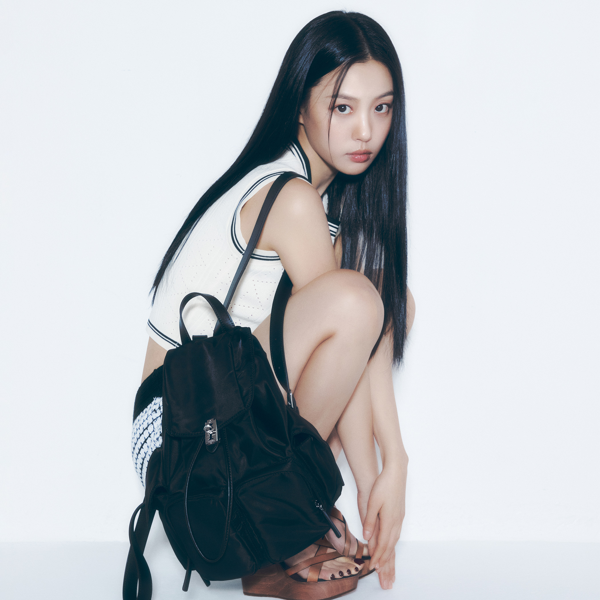 Hey Double Pocket Backpack M (헤이 더블 포켓 백팩 미듐) Black VQB4-1BP960-1BKXX